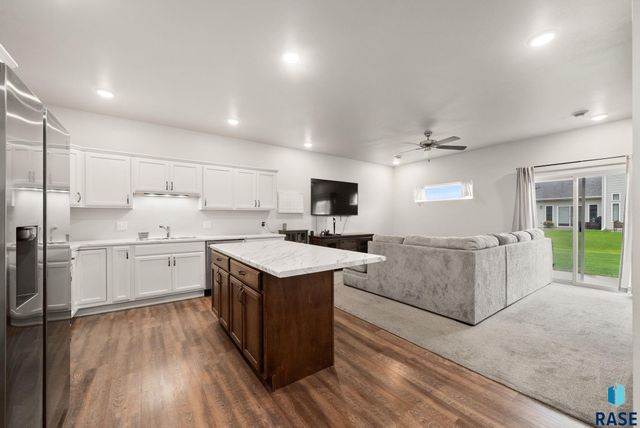 6102 S Alki Pl Place, Sioux Falls, SD 57108
