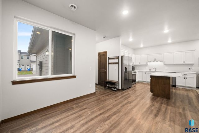 6102 S Alki Pl Place, Sioux Falls, SD 57108