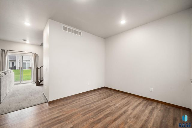 6102 S Alki Pl Place, Sioux Falls, SD 57108