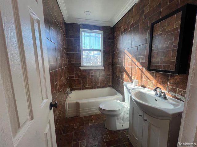 13837 Conant Street, Hamtramck, MI 48212