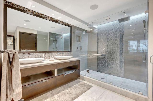 2301 Collins Avenue 307, Miami Beach, FL 33139