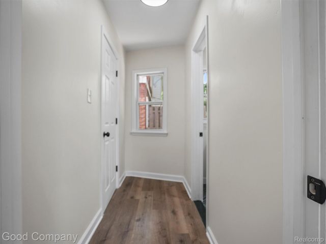 94 W Evelyn Avenue, Hazel Park, MI 48030