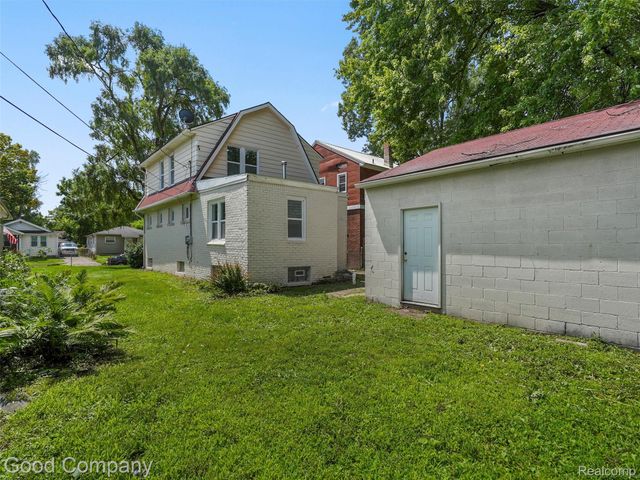 94 W Evelyn Avenue, Hazel Park, MI 48030