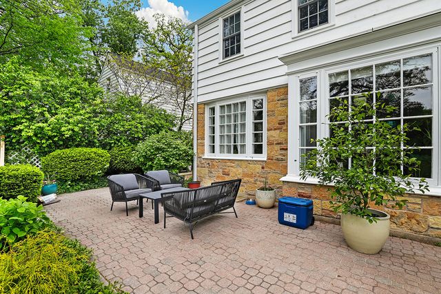 2404 Braeburn Avenue, Flossmoor, IL 60422