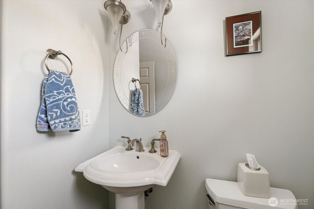 2390 SW Freund Street, Oak Harbor, WA 98277