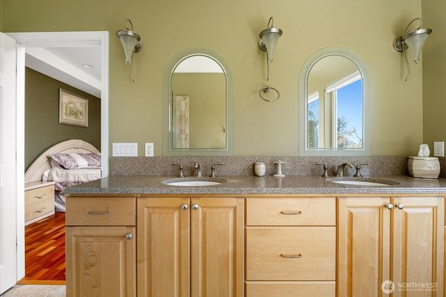 2390 SW Freund Street, Oak Harbor, WA 98277