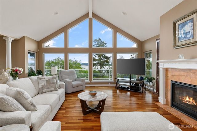2390 SW Freund Street, Oak Harbor, WA 98277