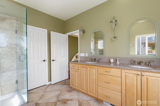 2390 SW Freund Street, Oak Harbor, WA 98277