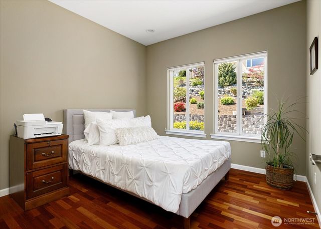 2390 SW Freund Street, Oak Harbor, WA 98277