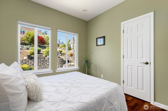 2390 SW Freund Street, Oak Harbor, WA 98277