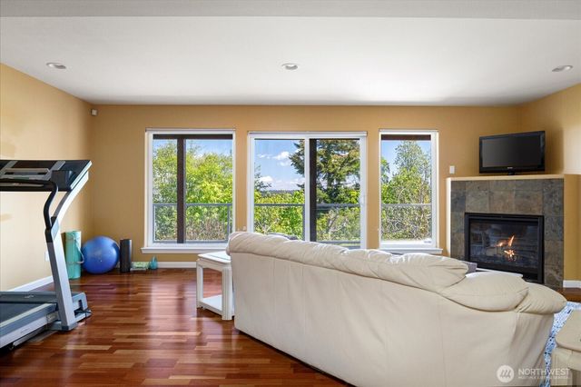 2390 SW Freund Street, Oak Harbor, WA 98277