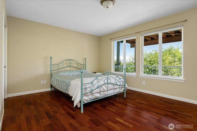 2390 SW Freund Street, Oak Harbor, WA 98277