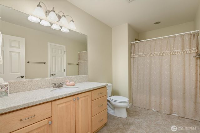 2390 SW Freund Street, Oak Harbor, WA 98277
