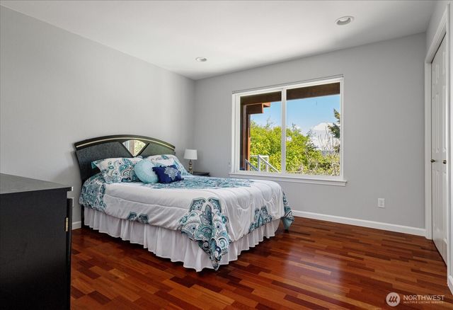 2390 SW Freund Street, Oak Harbor, WA 98277