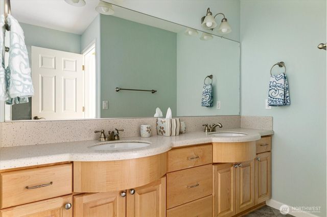 2390 SW Freund Street, Oak Harbor, WA 98277