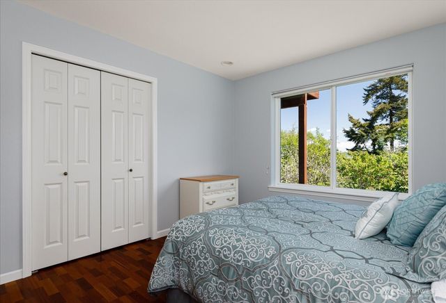 2390 SW Freund Street, Oak Harbor, WA 98277