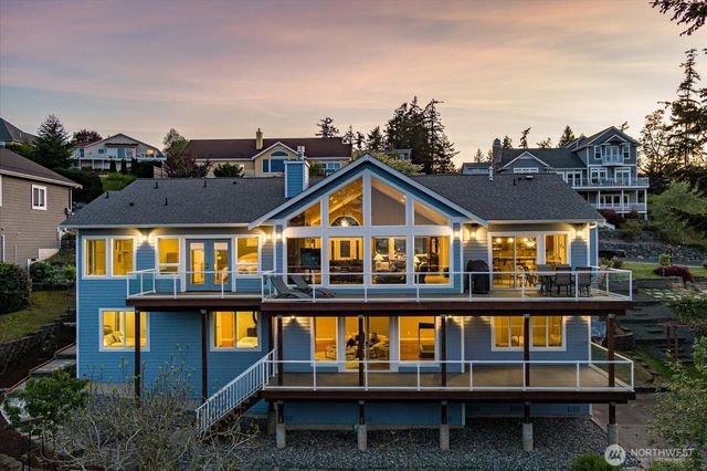 2390 SW Freund Street, Oak Harbor, WA 98277