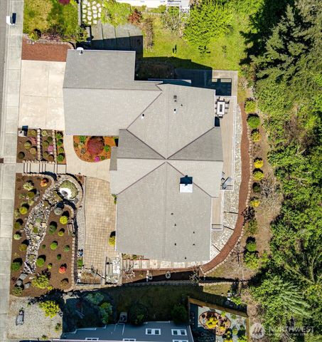 2390 SW Freund Street, Oak Harbor, WA 98277