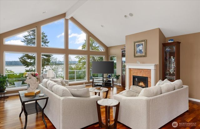 2390 SW Freund Street, Oak Harbor, WA 98277