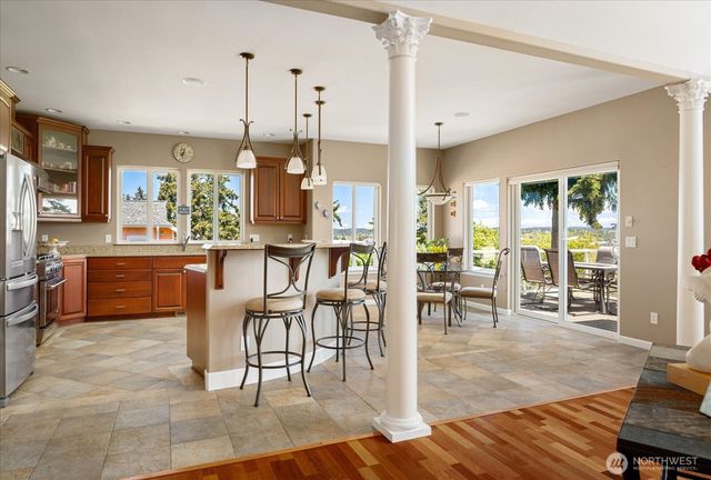 2390 SW Freund Street, Oak Harbor, WA 98277