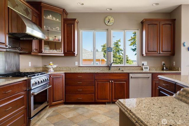2390 SW Freund Street, Oak Harbor, WA 98277
