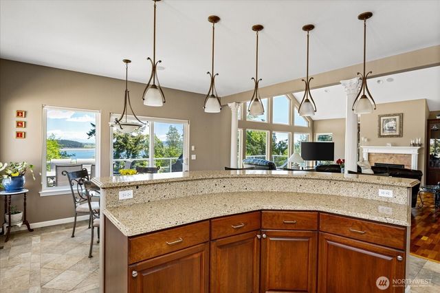 2390 SW Freund Street, Oak Harbor, WA 98277