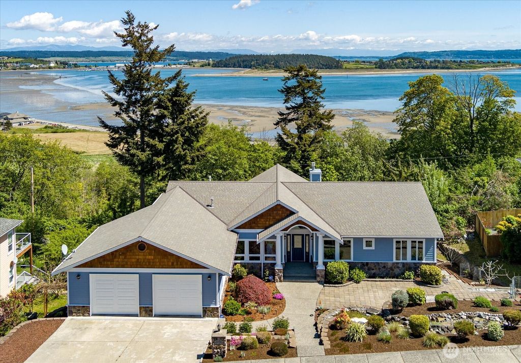 2390 SW Freund Street, Oak Harbor, WA 98277