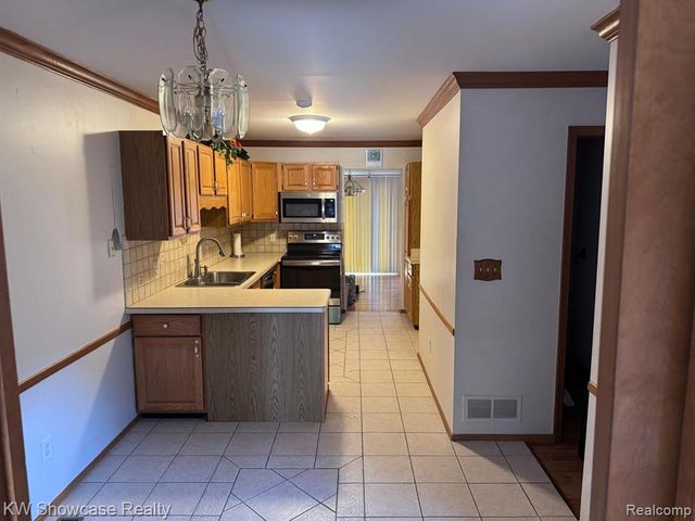 42289 Saratoga Circle, Canton, MI 48187