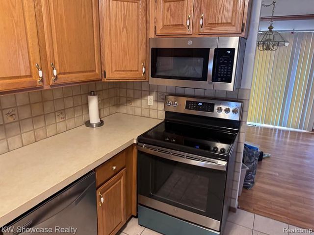 42289 Saratoga Circle, Canton, MI 48187