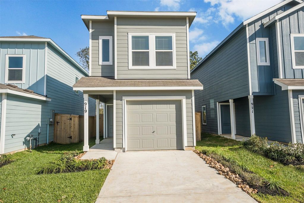 919 Pertuso Lane, Huffman, TX 77336