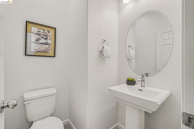 38 Fern Ln, Pittsburg, CA 94565