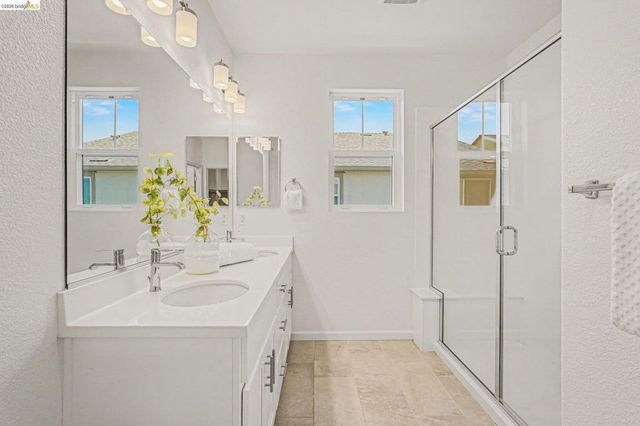 38 Fern Ln, Pittsburg, CA 94565
