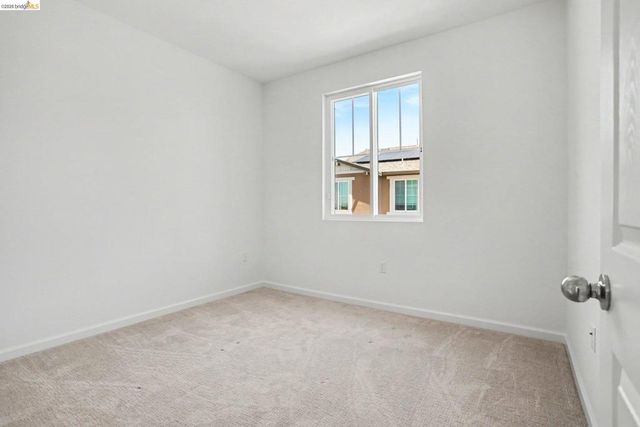 38 Fern Ln, Pittsburg, CA 94565