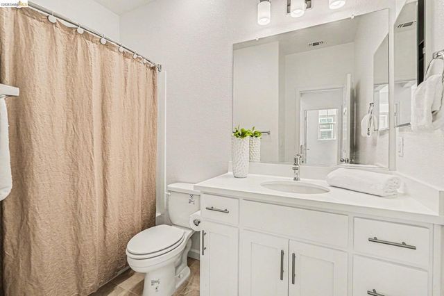 38 Fern Ln, Pittsburg, CA 94565
