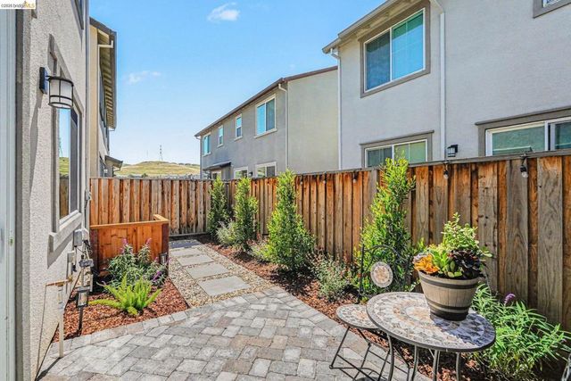 38 Fern Ln, Pittsburg, CA 94565