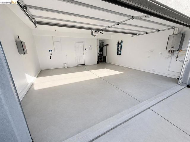 38 Fern Ln, Pittsburg, CA 94565