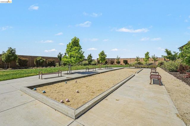 38 Fern Ln, Pittsburg, CA 94565