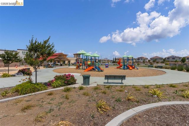38 Fern Ln, Pittsburg, CA 94565