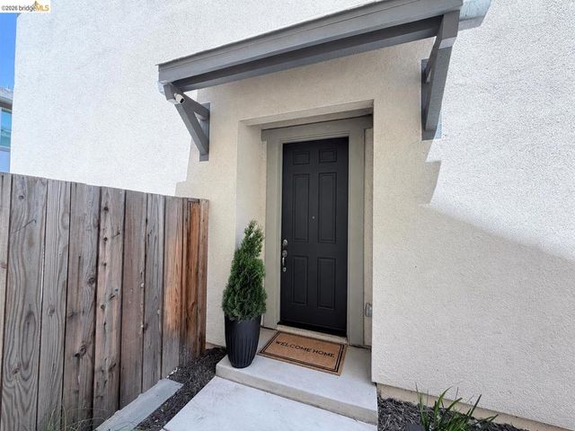 38 Fern Ln, Pittsburg, CA 94565