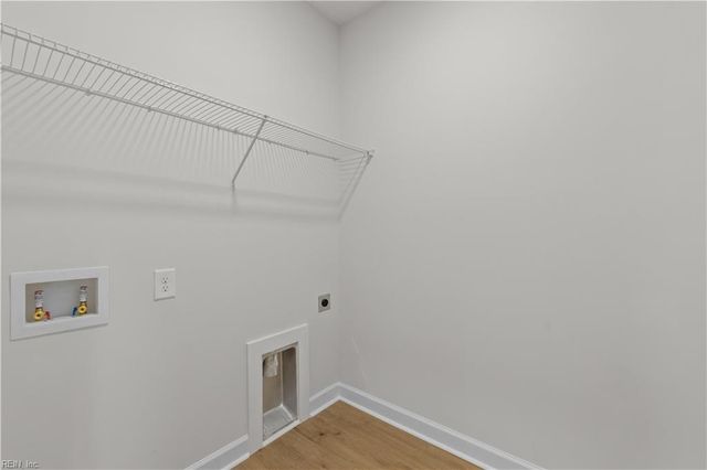 6978 Bray RD, Hayes, VA 23072
