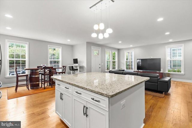 6137 OLIVET DR, Alexandria, VA 22315