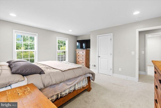 6137 OLIVET DR, Alexandria, VA 22315