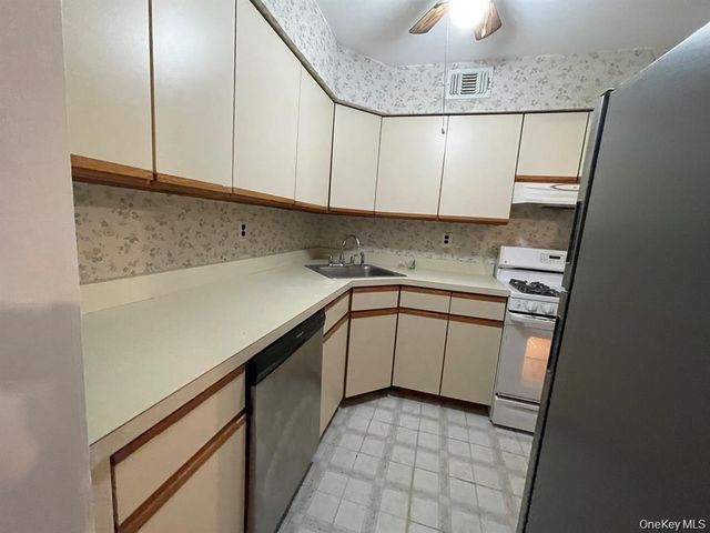 9 Fairview Circle, Middle Island, NY 11953