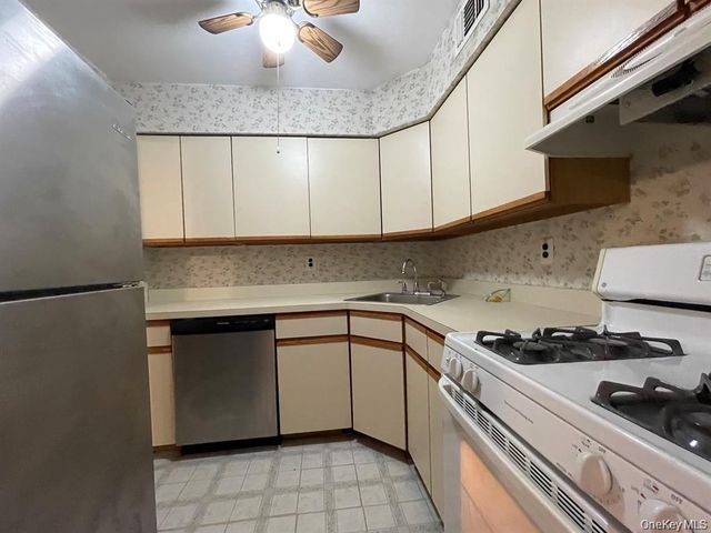 9 Fairview Circle, Middle Island, NY 11953