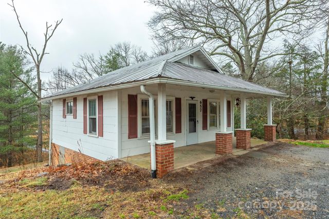 657 Old Fort Road, Fairview, NC 28730