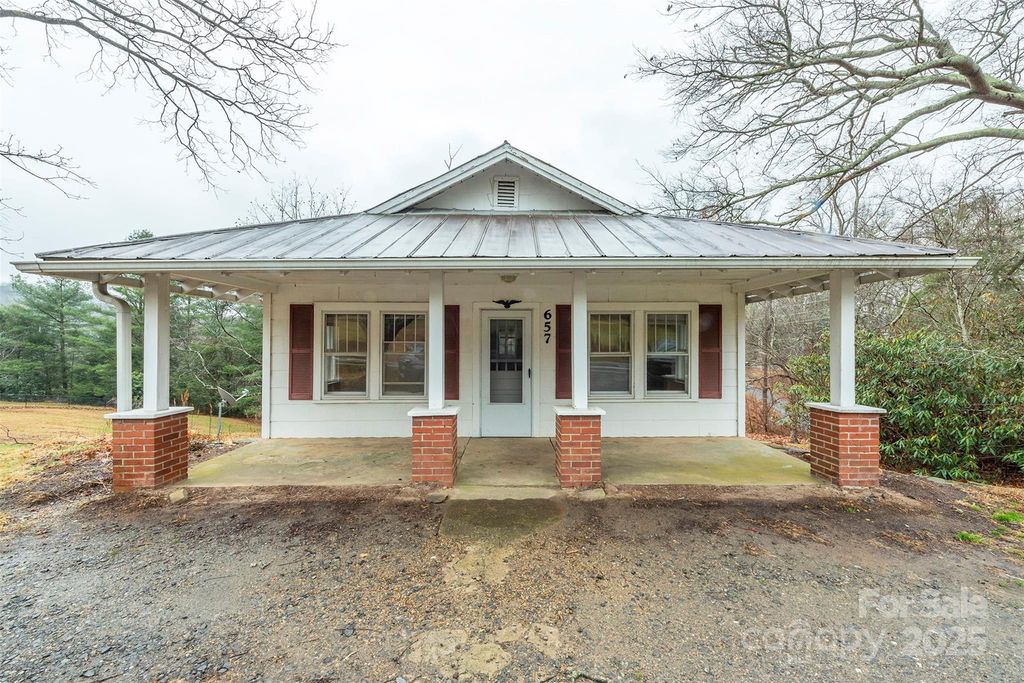 657 Old Fort Road, Fairview, NC 28730