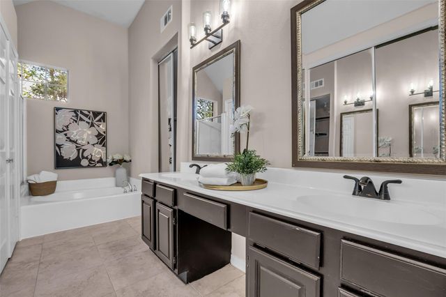 22 Cedar Chase Place, The Woodlands, TX 77381