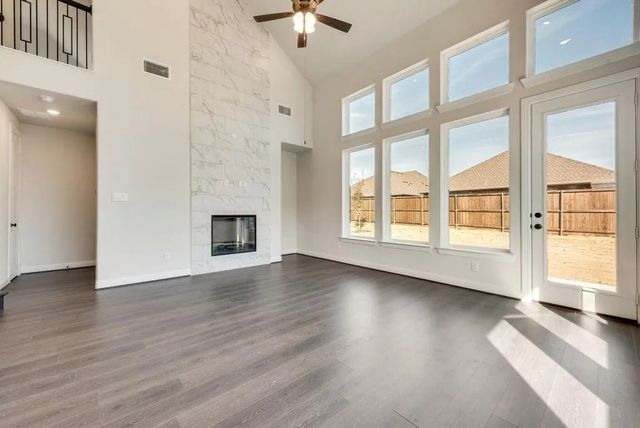 1323 Sundance Lane, Justin, TX 76247