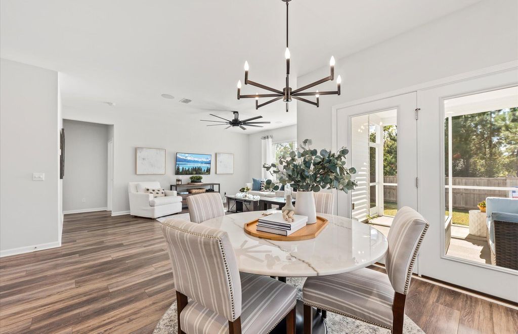 Image 4 of property listing at 828 Meadowbrook Lane, Summerville, SC 29486