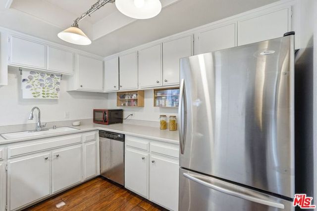 11918 Avon Way 6, Los Angeles, CA 90066